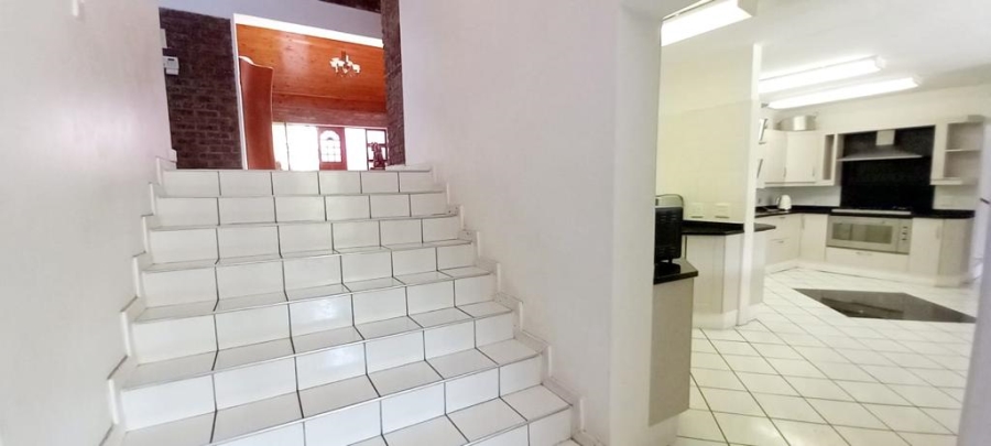5 Bedroom Property for Sale in Beacon Bay North Eastern Cape